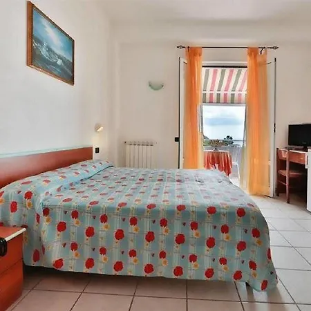 Rita 3* Forio (Isola d'Ischia)
